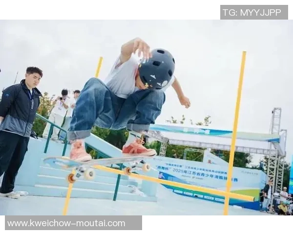 南京滑板队在滑板精英赛中的默契配合与精彩表现分析